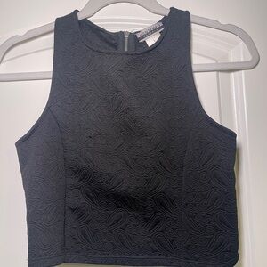 Black sleeveless crop tank top fitted style